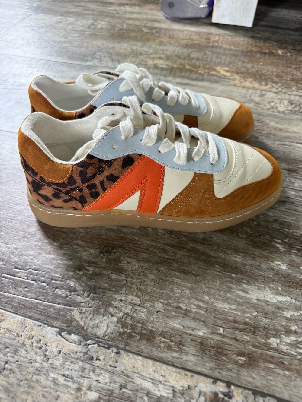 NWOT MIA Veneus sneakers in a tan, baby blue, and leopard - 6